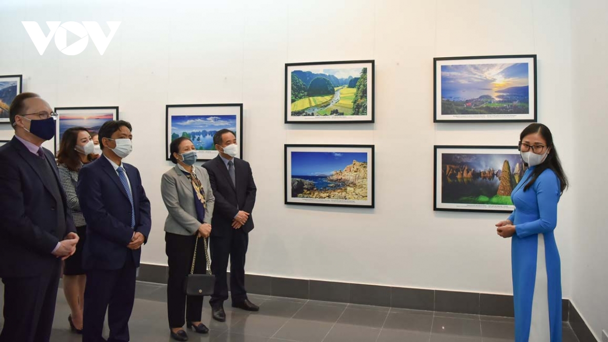 Photo exhibition highlights world heritage sites in Vietnam and Russia